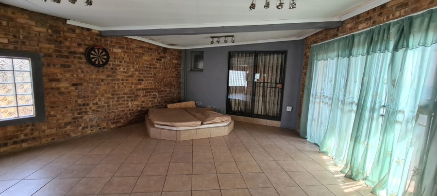 To Let 4 Bedroom Property for Rent in Modder East Gauteng