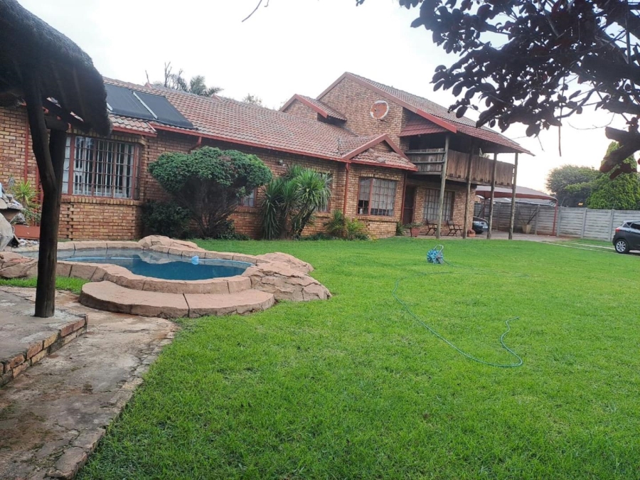 5 Bedroom Property for Sale in Dalpark Gauteng