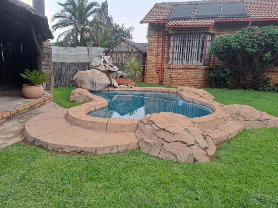 5 Bedroom Property for Sale in Dalpark Gauteng