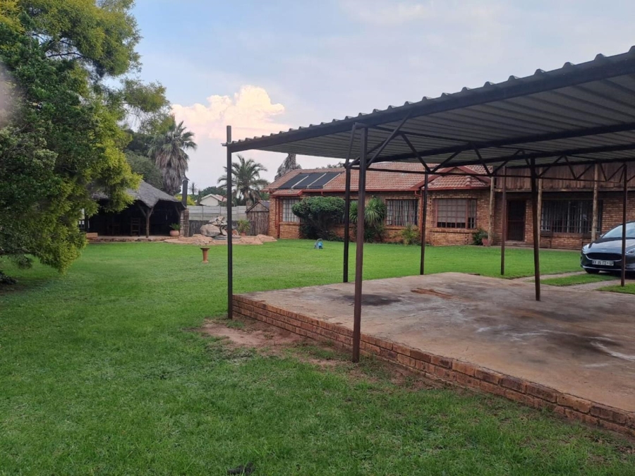5 Bedroom Property for Sale in Dalpark Gauteng