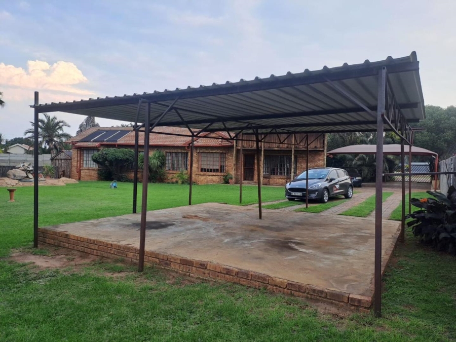 5 Bedroom Property for Sale in Dalpark Gauteng