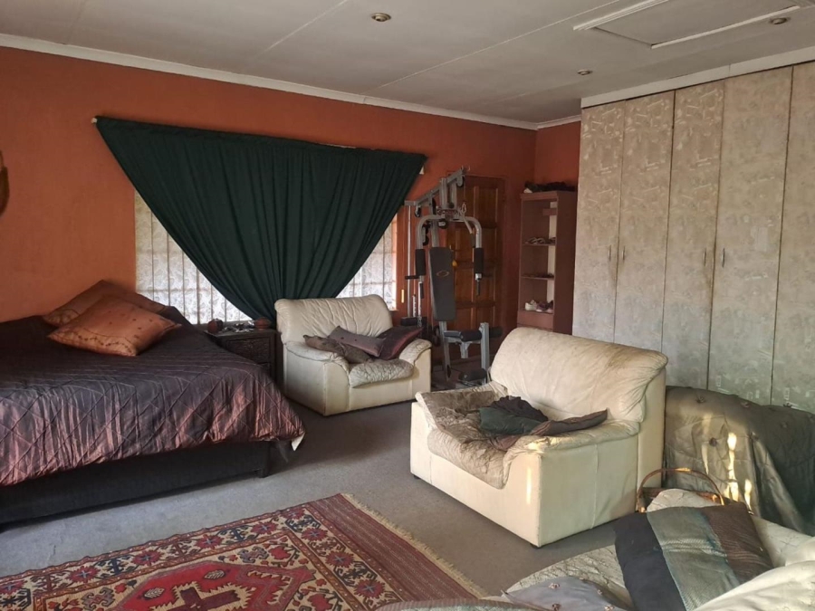 5 Bedroom Property for Sale in Dalpark Gauteng
