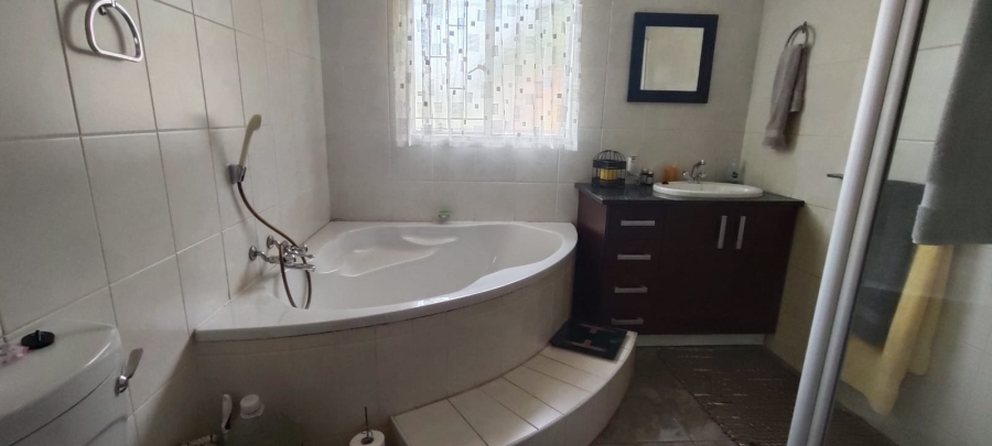 3 Bedroom Property for Sale in Bekkersdal Gauteng