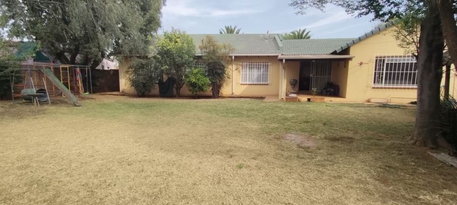 3 Bedroom Property for Sale in Bekkersdal Gauteng