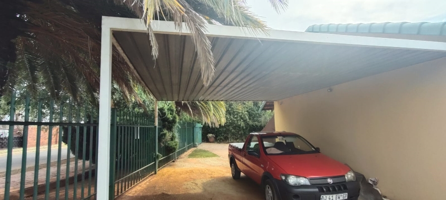 3 Bedroom Property for Sale in Bekkersdal Gauteng