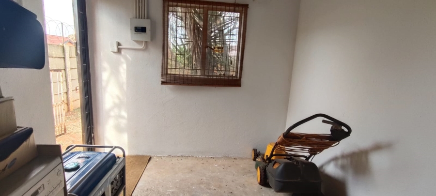 3 Bedroom Property for Sale in Bekkersdal Gauteng