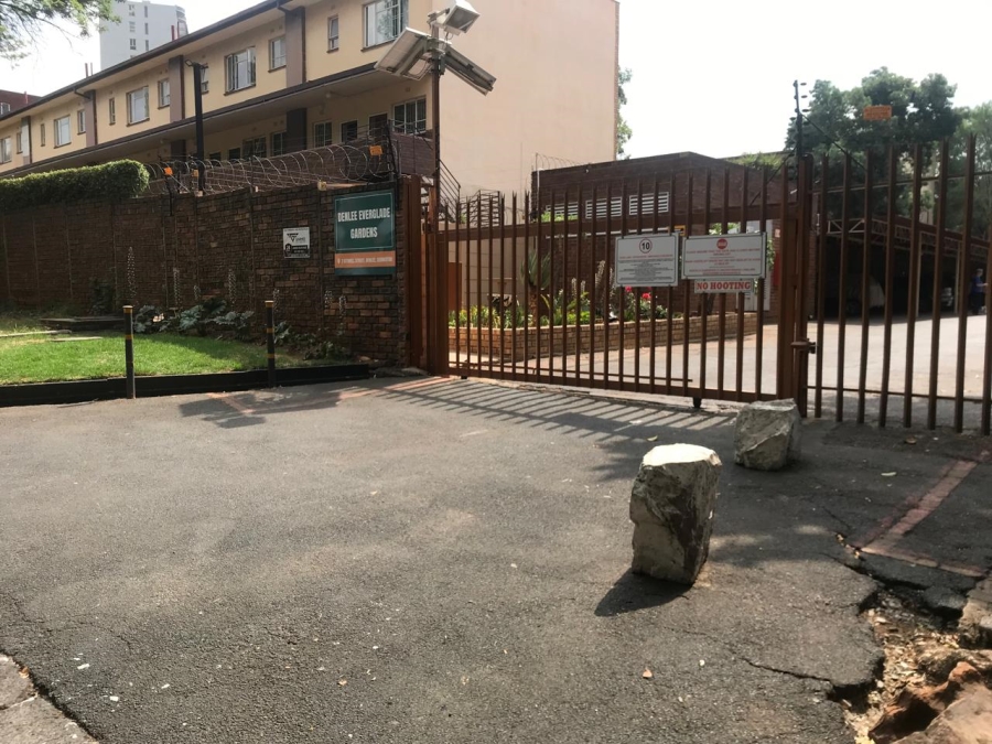 2 Bedroom Property for Sale in Germiston West Gauteng