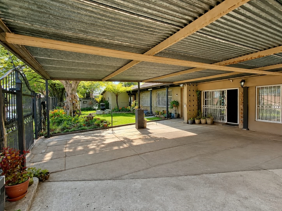 4 Bedroom Property for Sale in Moregloed Gauteng