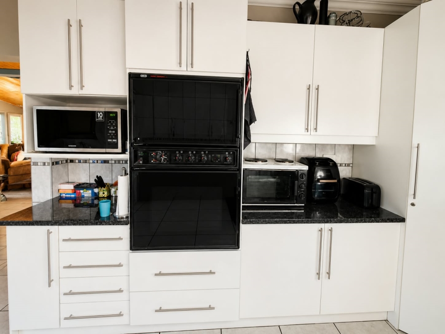 4 Bedroom Property for Sale in Moregloed Gauteng