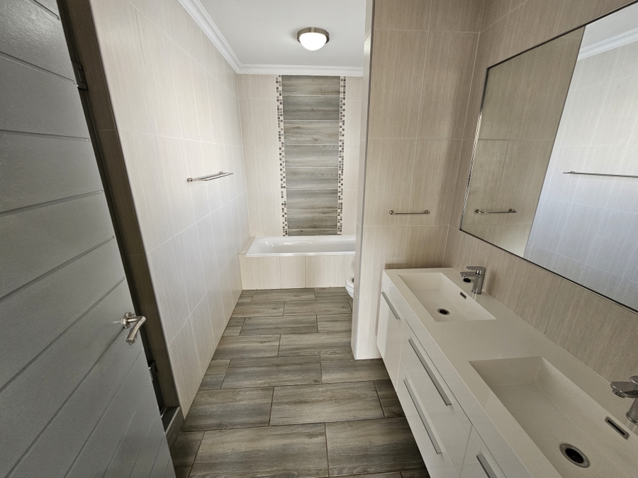 4 Bedroom Property for Sale in Broadacres Gauteng