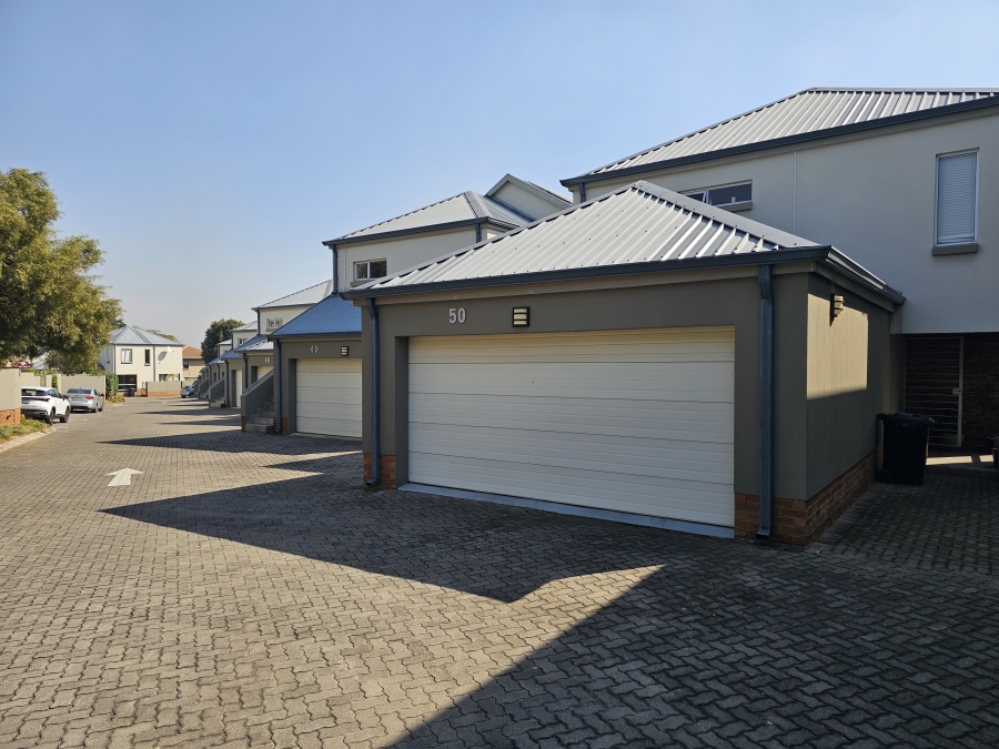 4 Bedroom Property for Sale in Broadacres Gauteng