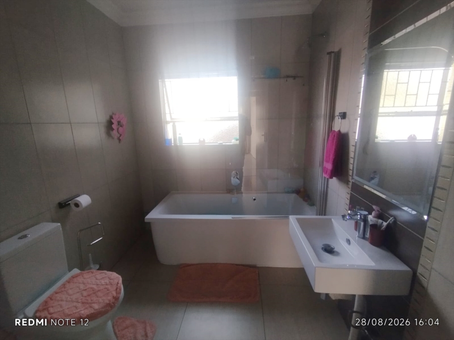 3 Bedroom Property for Sale in Vanderbijlpark SE 2 Gauteng