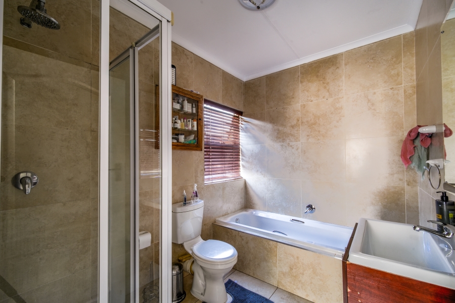 3 Bedroom Property for Sale in Country View Estate Gauteng