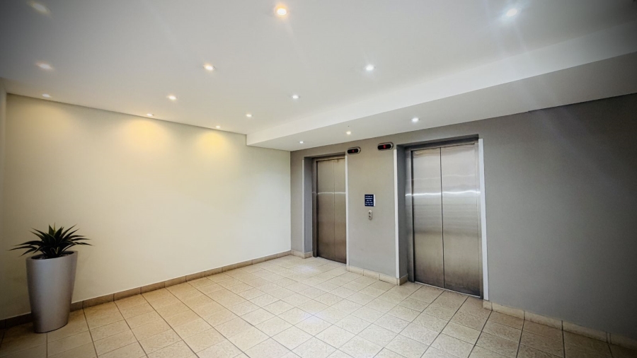 To Let 1 Bedroom Property for Rent in Sandown Gauteng