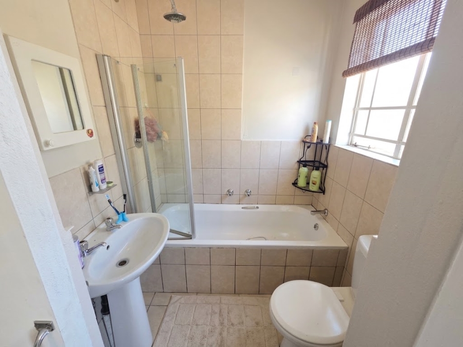 1 Bedroom Property for Sale in Olivedale Gauteng