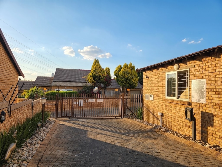 1 Bedroom Property for Sale in Olivedale Gauteng