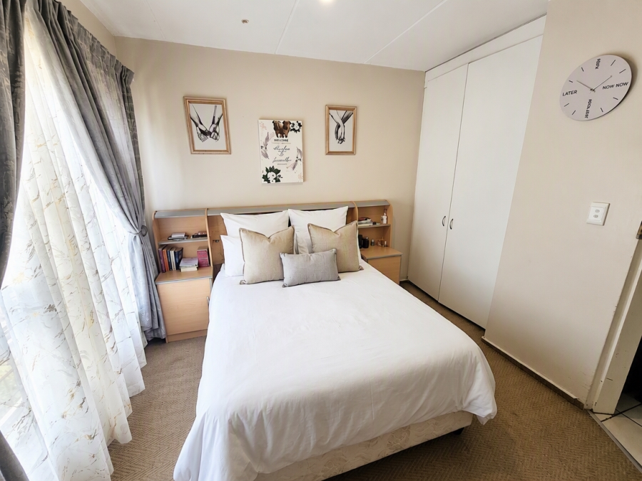 1 Bedroom Property for Sale in Olivedale Gauteng