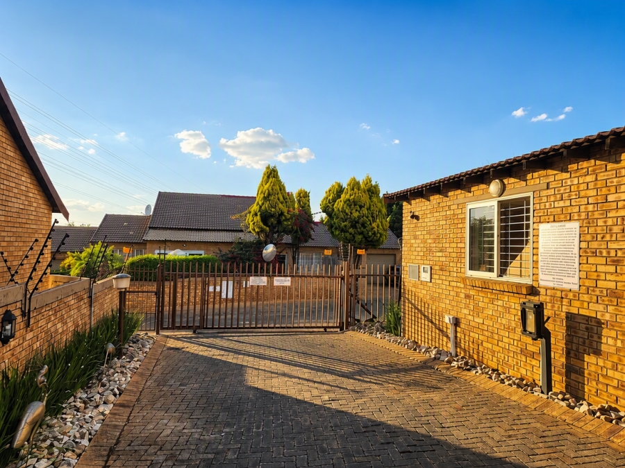 1 Bedroom Property for Sale in Olivedale Gauteng