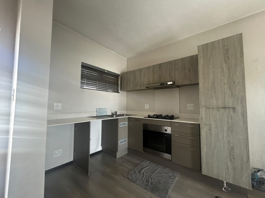 To Let 1 Bedroom Property for Rent in Broadacres Gauteng
