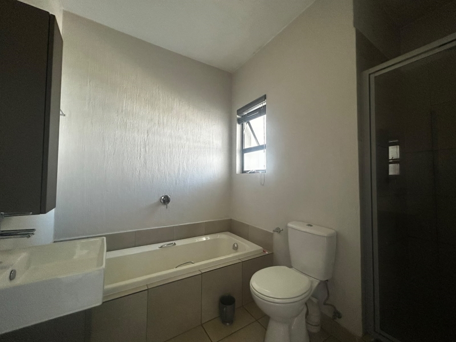 To Let 1 Bedroom Property for Rent in Broadacres Gauteng
