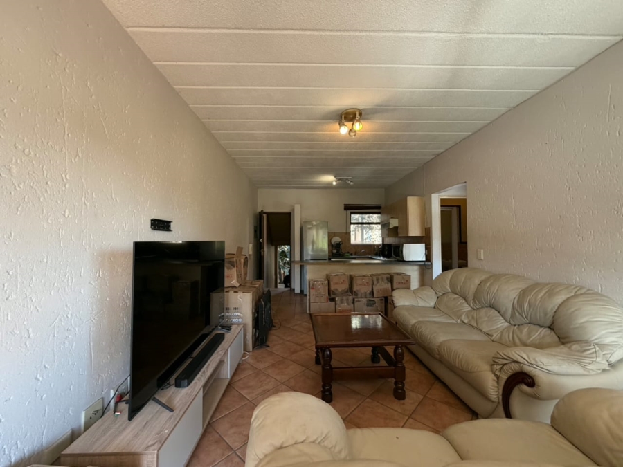 To Let 1 Bedroom Property for Rent in Douglasdale Gauteng