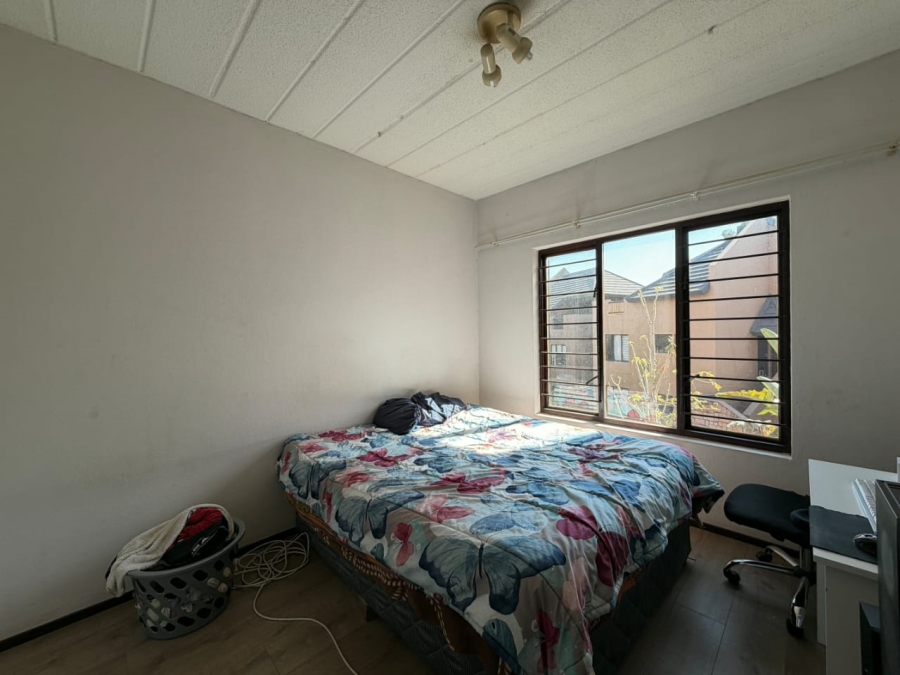 To Let 1 Bedroom Property for Rent in Douglasdale Gauteng
