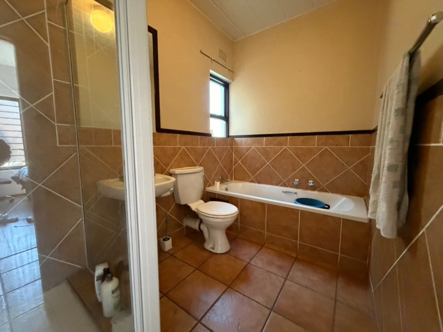 To Let 1 Bedroom Property for Rent in Douglasdale Gauteng