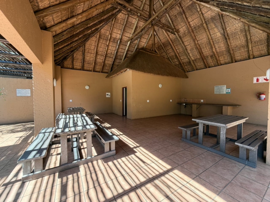 To Let 1 Bedroom Property for Rent in Douglasdale Gauteng