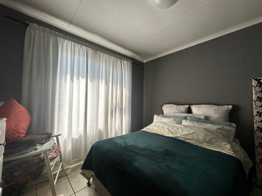 To Let 2 Bedroom Property for Rent in Bromhof Gauteng