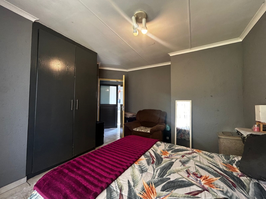 To Let 2 Bedroom Property for Rent in Bromhof Gauteng