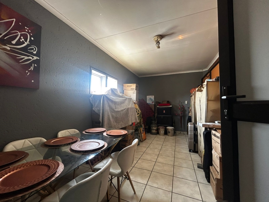 To Let 2 Bedroom Property for Rent in Bromhof Gauteng