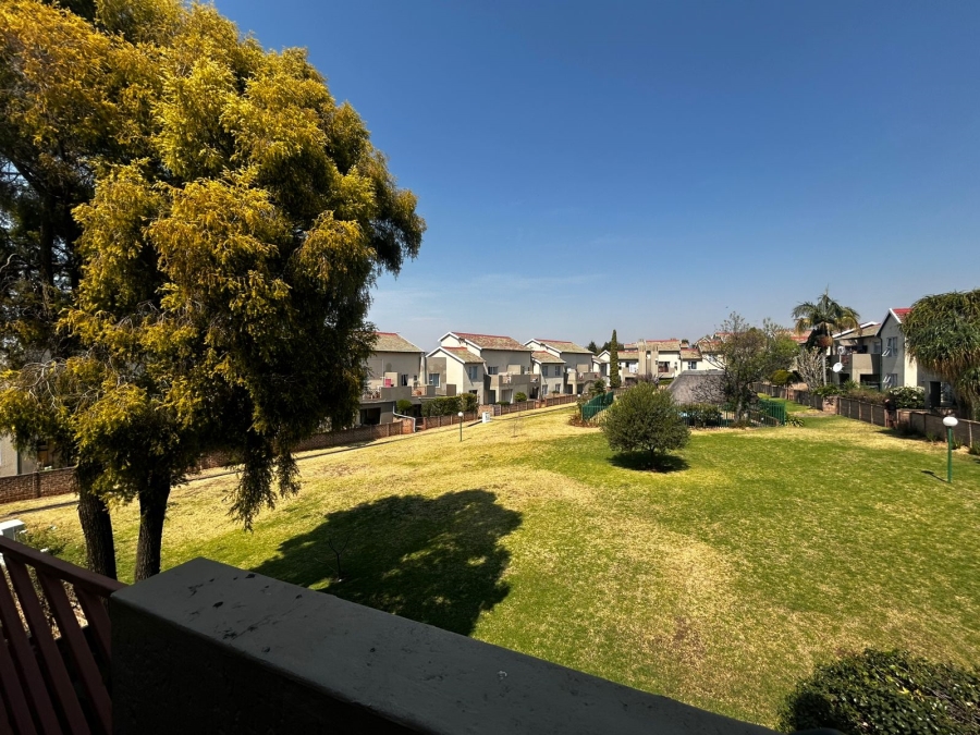To Let 2 Bedroom Property for Rent in Bromhof Gauteng