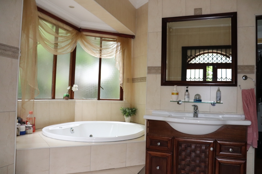 5 Bedroom Property for Sale in Waterkloof Gauteng