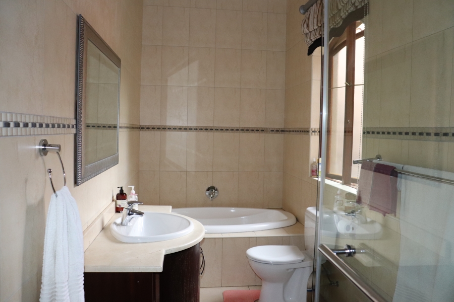 5 Bedroom Property for Sale in Waterkloof Gauteng