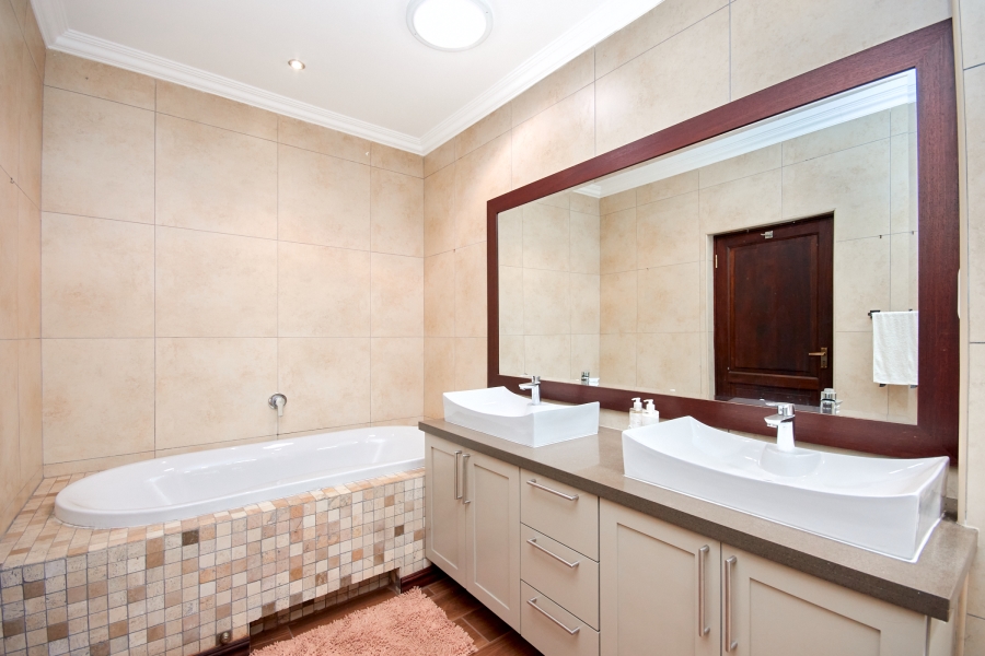 4 Bedroom Property for Sale in Petervale Gauteng