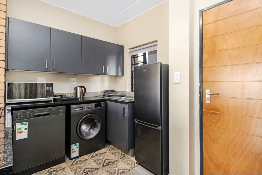 To Let 2 Bedroom Property for Rent in Vorna Valley Gauteng