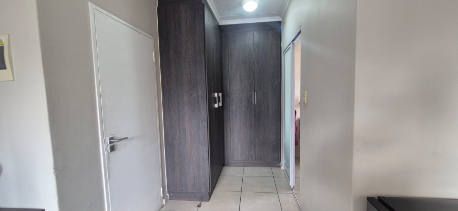 1 Bedroom Property for Sale in Bryanston Gauteng