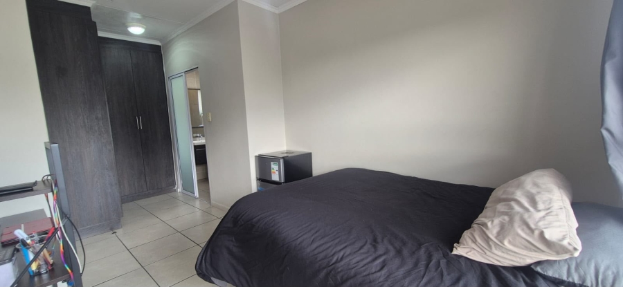 1 Bedroom Property for Sale in Bryanston Gauteng