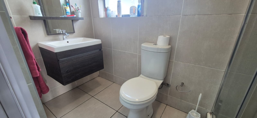 1 Bedroom Property for Sale in Bryanston Gauteng