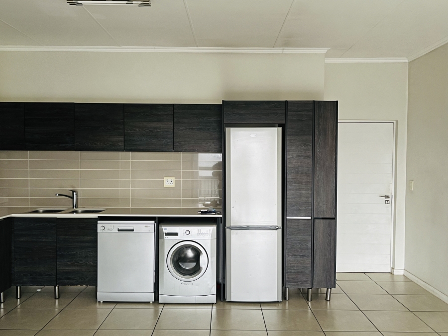 To Let 1 Bedroom Property for Rent in Modderfontein Gauteng