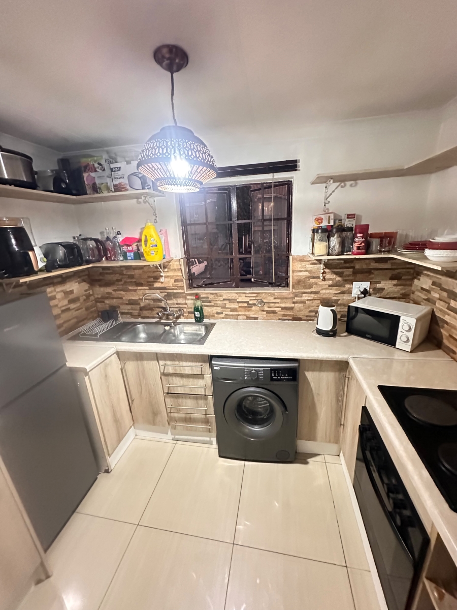 To Let 2 Bedroom Property for Rent in Vorna Valley Gauteng