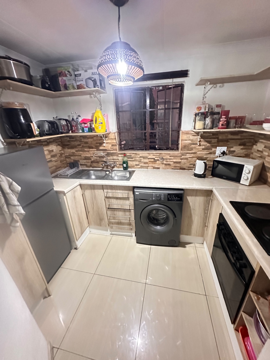 To Let 2 Bedroom Property for Rent in Vorna Valley Gauteng