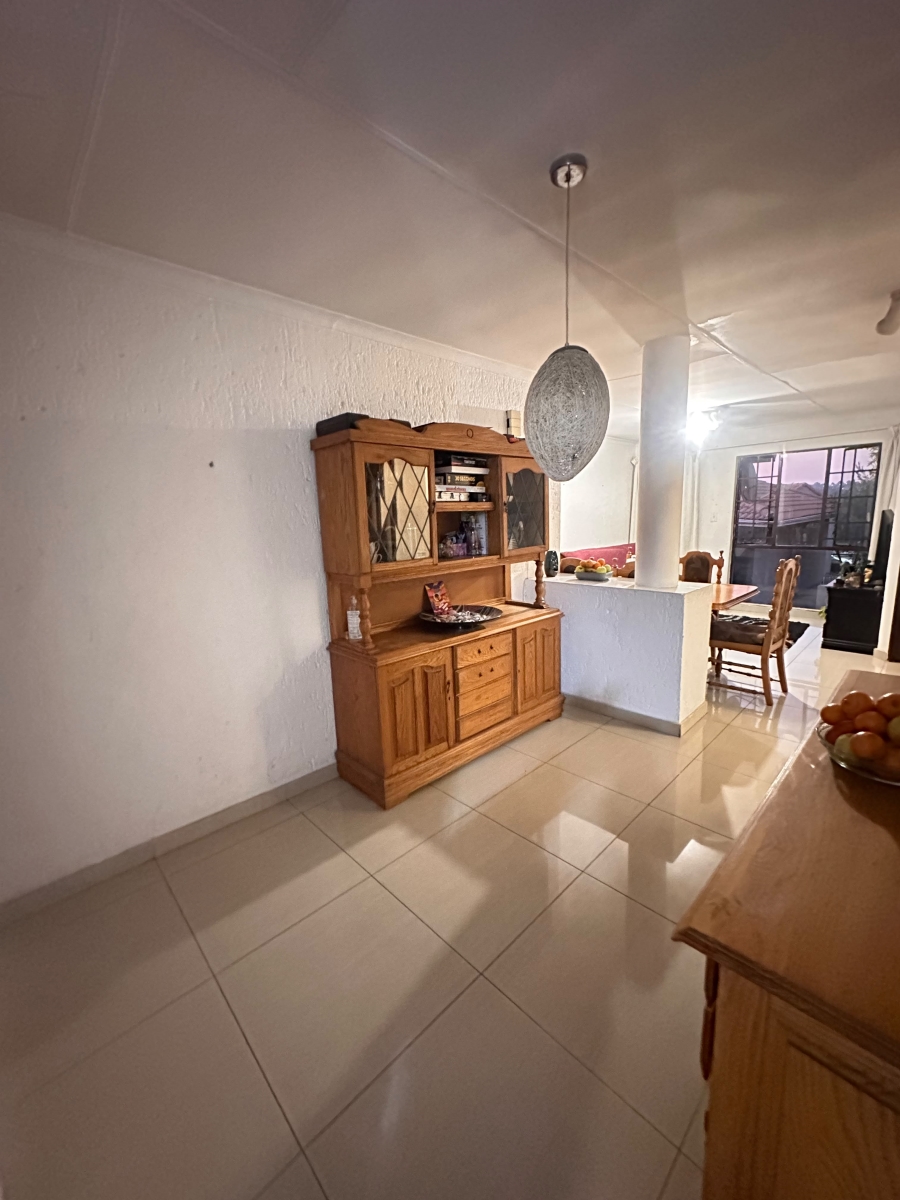 To Let 2 Bedroom Property for Rent in Vorna Valley Gauteng