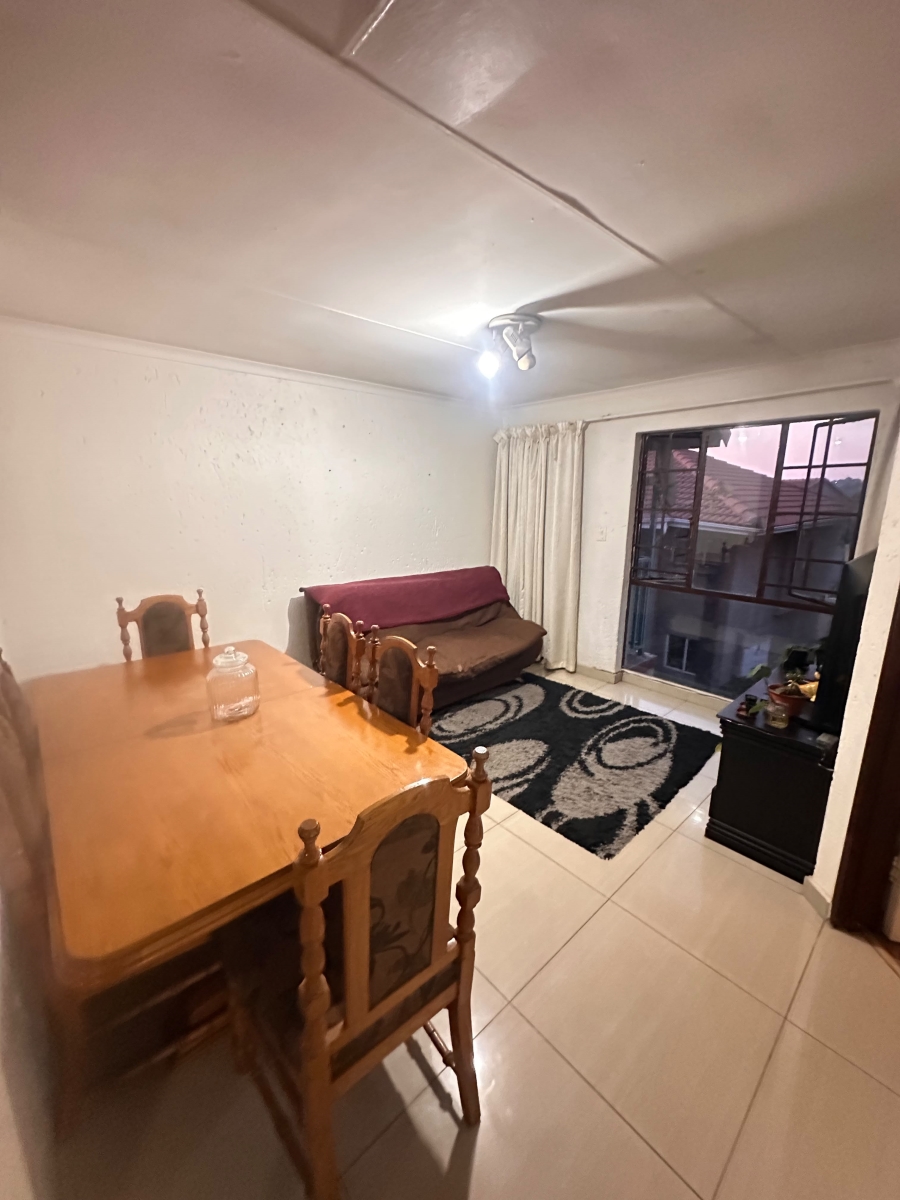 To Let 2 Bedroom Property for Rent in Vorna Valley Gauteng