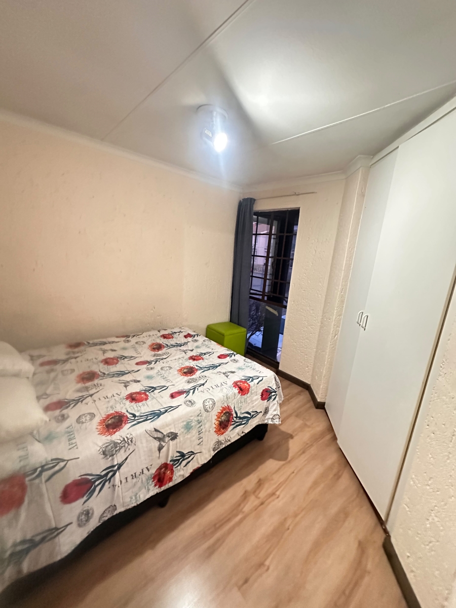 To Let 2 Bedroom Property for Rent in Vorna Valley Gauteng