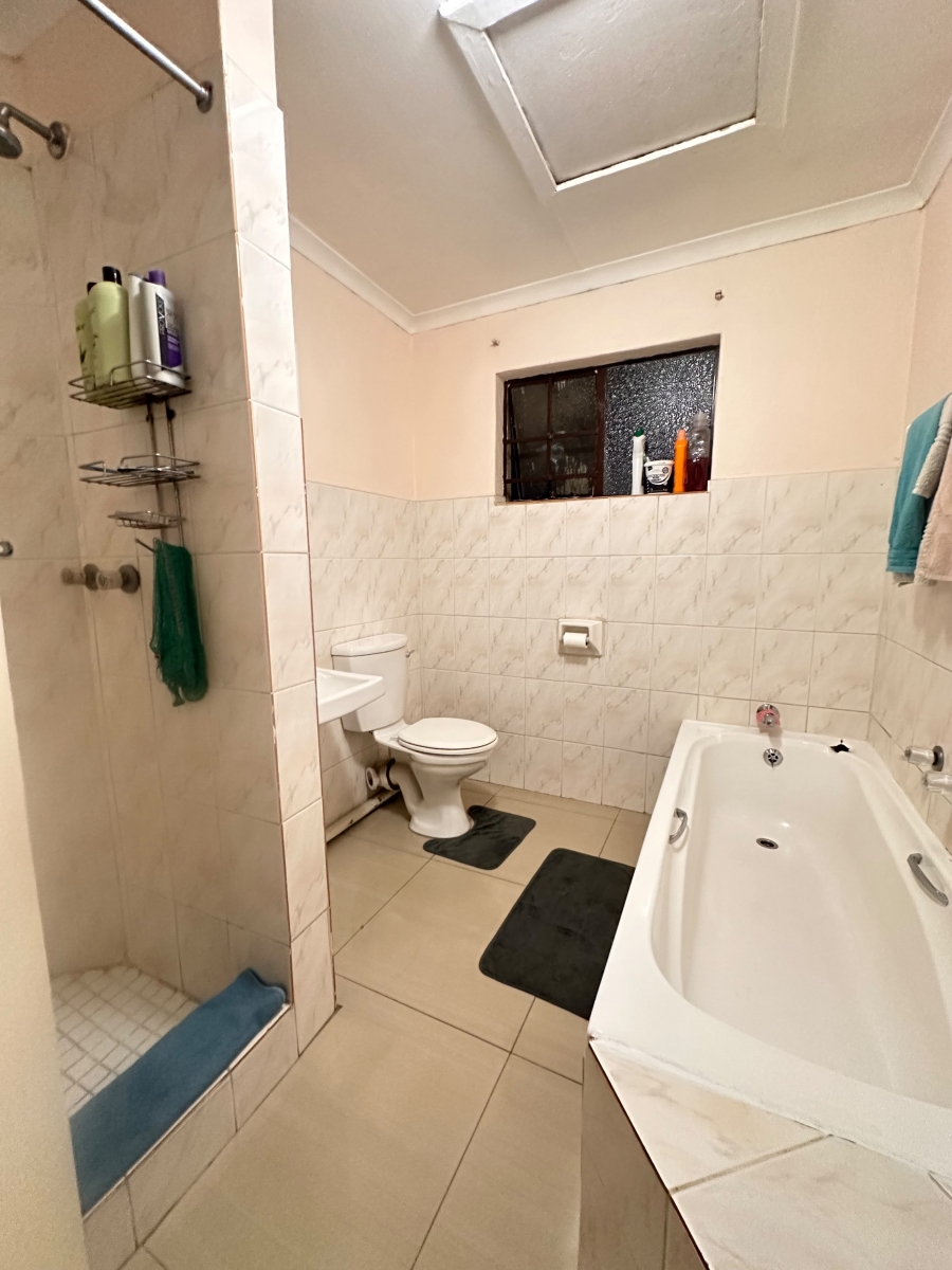 To Let 2 Bedroom Property for Rent in Vorna Valley Gauteng