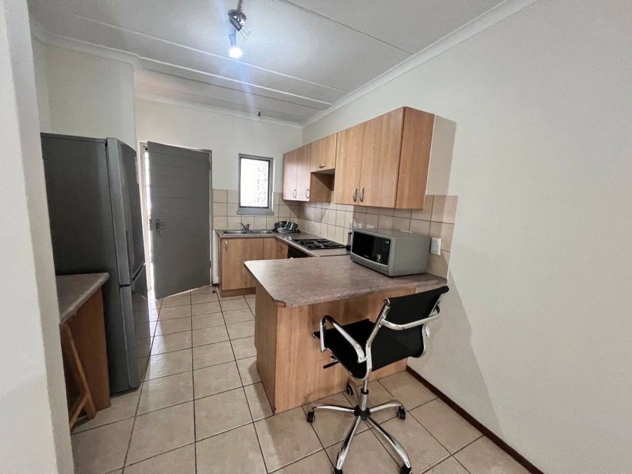 To Let 2 Bedroom Property for Rent in Noordwyk Gauteng