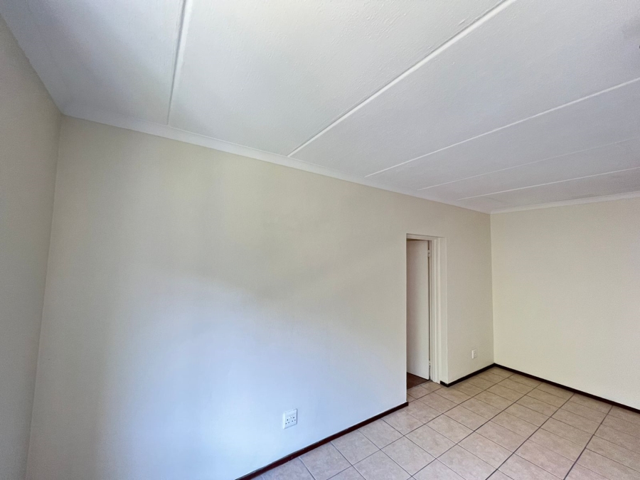 To Let 2 Bedroom Property for Rent in Noordwyk Gauteng