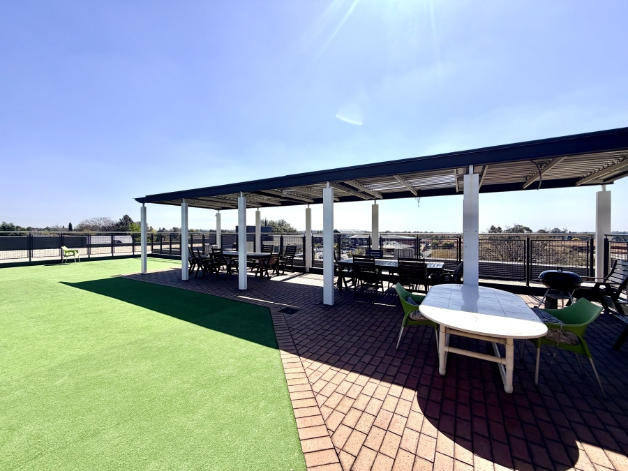 To Let Commercial Property for Rent in Lakefield Gauteng