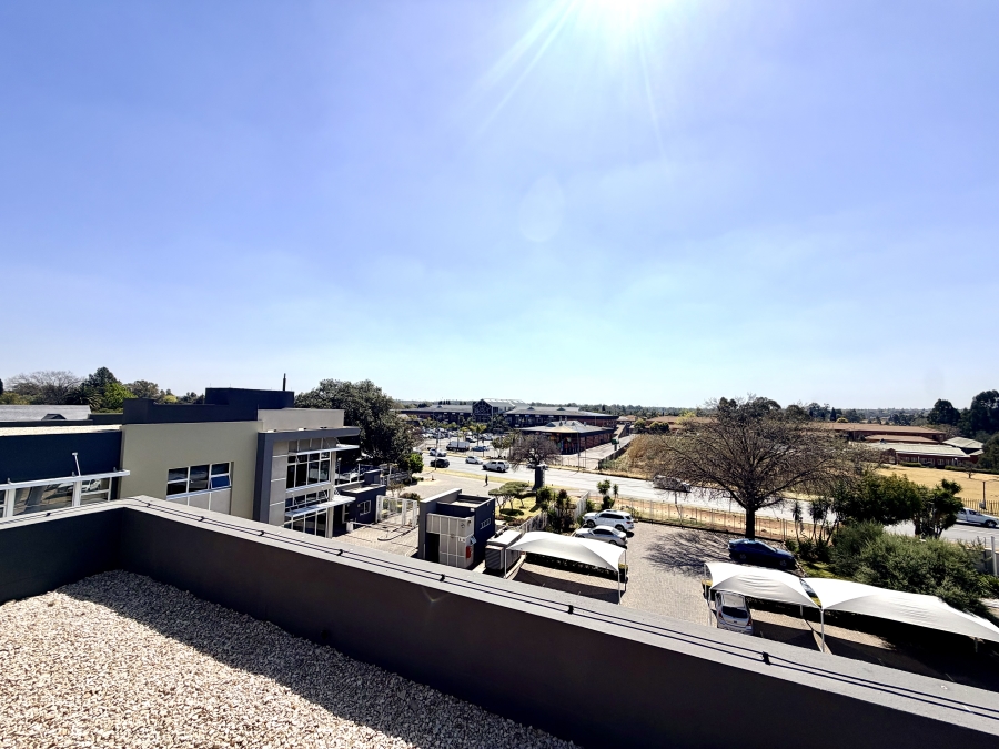 To Let Commercial Property for Rent in Lakefield Gauteng